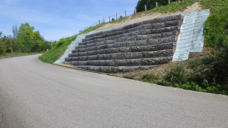 令和７年度　田鶴浜地区コミュニティセンター災害復旧工事（法面）